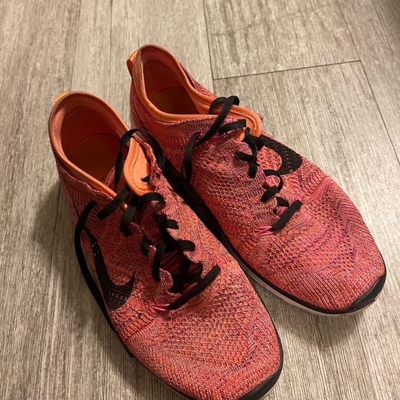 Nike free tennis shoes - Picture 2 of 3